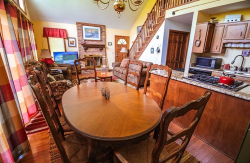 Grassy Creek Cottage | Unwind Where the Air Is Cooler - 3BR/1.5BA Riverfront, Pet Friendly!