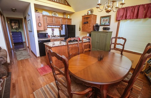 Grassy Creek Cottage | Unwind Where the Air Is Cooler - 3BR/1.5BA Riverfront, Pet Friendly!