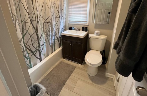 Biddleville House | Updated 1 Bedroom - Walk to Uptown - Pet Friendly!