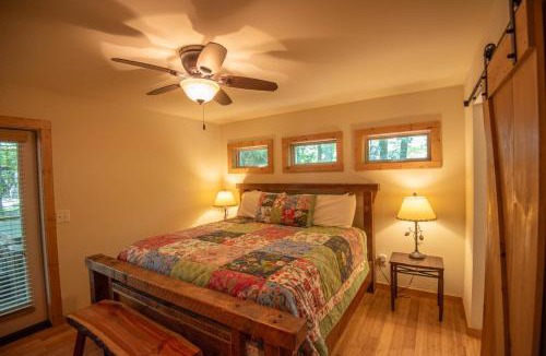 Fleetwood House | Updated 2 Bd Cabin, Hot Tub, Mins to New River & Parkway