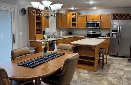 Chatham House | Updated 3-bedroom 2 Bath house in Chatham IL, 10 min from Springfield IL,