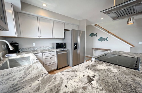 South End House | Updated 3br/3ba Oceanfront townhome with ocean views and direct beach access.