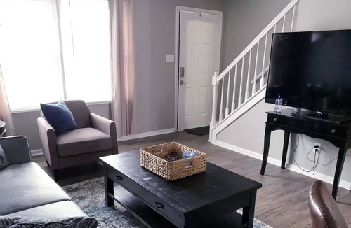 Westover House | Updated Apartment 2 mins from Fort Bragg