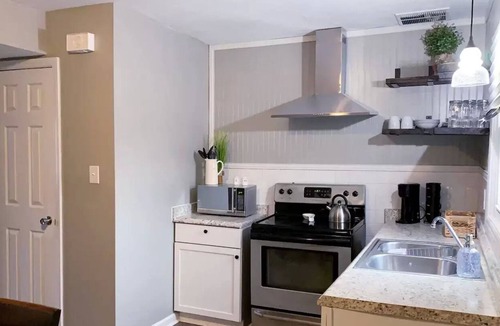 Westover House | Updated Apartment 2 mins from Fort Bragg