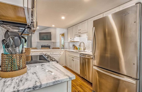 Bald Head Island Condo | Updated condo with balcony view of the golf course! Community Pool