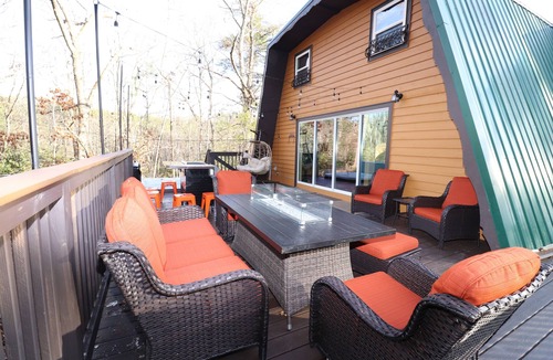 Newland Cabin | Updated for Comfort, Built for Bliss. Elk Cabin is the One You Dont Want to Miss
