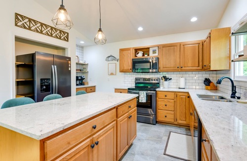 Mountain Springs House | Updated Home w/Private Hot Tub & Mtn Views!