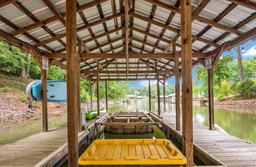 Mayhew Villa | Updated House W/ Fire Pit & Game Room, Sleeps 16+