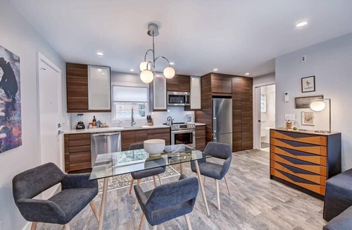 Cherry Condo | Updated Myers Park 1BR King Condo | Queens Rd