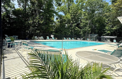 Wilmington House | Updated/Resort StyleSleeps-9-Beach-5 min/Pool/Dining/pickle Ball-Prime location
