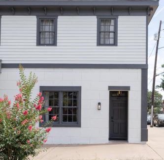Old West Broad Neighborhood House | Updated Townhome Free Parking