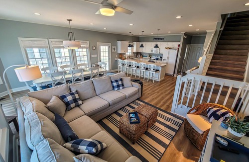 North Topsail Beach House | Updated Villas by the Sea Oceanfront-Pvt HotTub-Community Pool-5 bedrms-4 baths