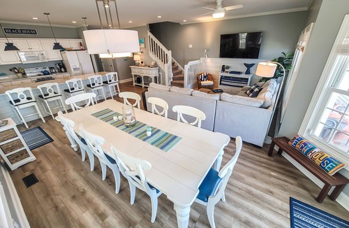 North Topsail Beach House | Updated Villas by the Sea Oceanfront-Pvt HotTub-Community Pool-5 bedrms-4 baths