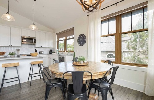 Blowing Rock Condo | Upscale Condo in Downtown Blowing Rock