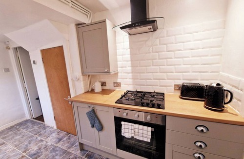 Sefton Park Apartment | Upscale Executive (Spacious) Home & Great Location