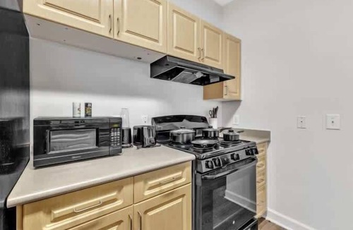 Southwest Raleigh Apartment | Upscale King 1BR Suite Mins to Downtown Raleigh!