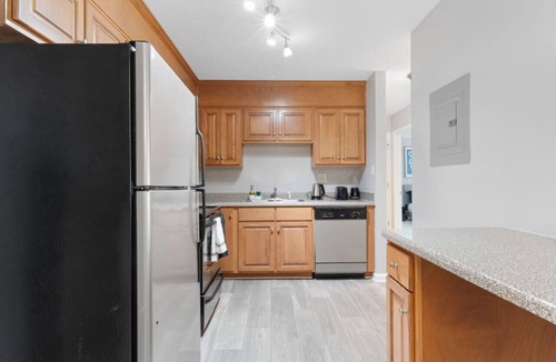 Crabtree Apartment | Upscale King 3 Bed Suite—Mins to Downtown Raleigh!