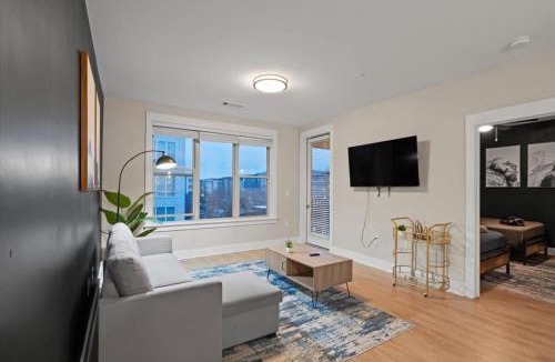 Charlotte Apartment | Upscale King 3BR Suite to Uptown Charlotte