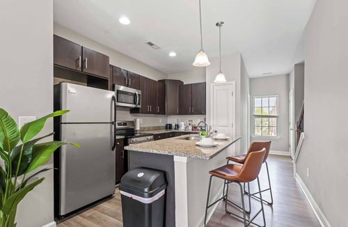 Pineville House | Upscale King 3BR Townhouse in Pineville!