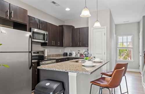 Pineville House | Upscale King 3BR Townhouse in Pineville
