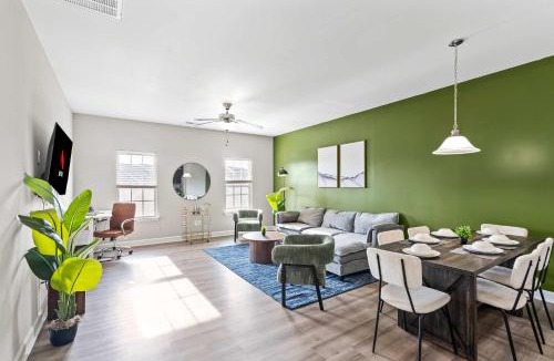 Pineville House | Upscale King 3BR Townhouse in Pineville
