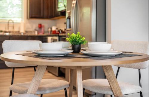 Southwest Raleigh House | Upscale King 3BR Townhouse Mins to Cary & NC State