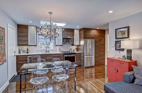 Cherry Condo | Upscale Myers Park 1BR King Condo | Queens Rd