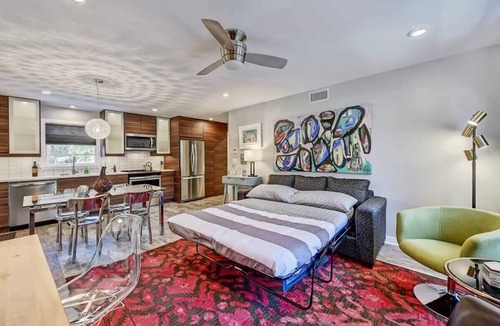 Cherry Condo | Upscale Myers Park 1BR King Condo | Queens Rd