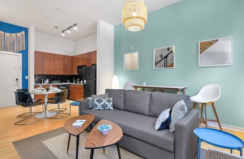 First Ward Apartment | Uptown 1st Ward | Walk Everywhere | Apple TV-Wifi