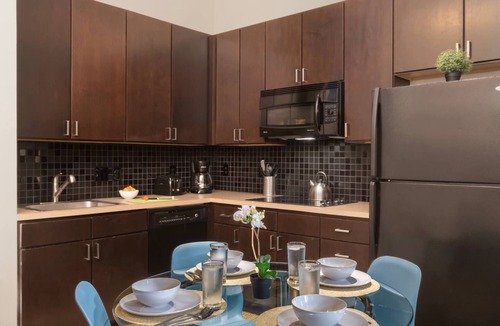 First Ward Apartment | Uptown 1st Ward | Walk to Epicentre | Apple TV