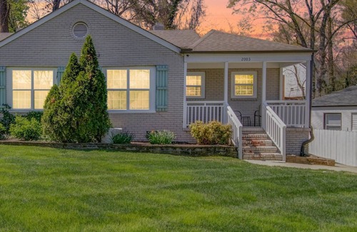 Villa Heights House | Uptown Charlotte 2BR Getaway