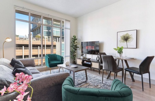 Fourth Ward Apartment | Uptown Luxury | Top Floor King Suite, Free Parking