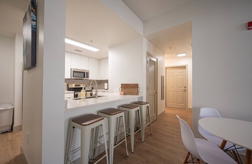 Fourth Ward Apartment | Uptown Queen City In The Middle Of EVERYTHING!