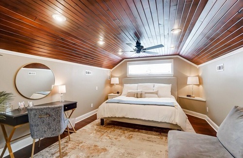 NoDa House | Uptown Stunner w/ Hot Tub & Foosball | King Suit