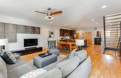 Third Ward House | Uptown Townhouse, Rooftop Terrace, 3 Story, 2 Bed
