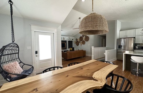 Colington House | Urban Boutique Beach House. EV charger. HOT TUB. Sleeps 8