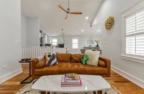 Colington House | Urban Boutique Beach House. EV charger. HOT TUB. Sleeps 8
