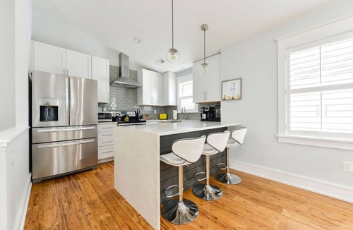 Colington House | Urban Boutique Beach House. EV charger. HOT TUB. Sleeps 8