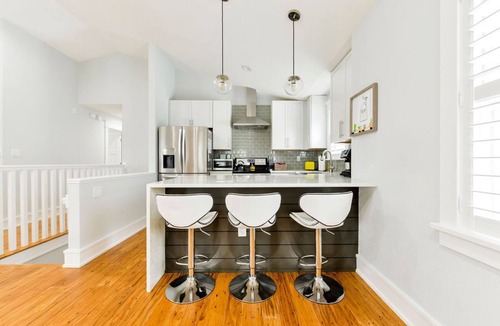 Colington House | Urban Boutique Beach House. EV charger. HOT TUB. Sleeps 8