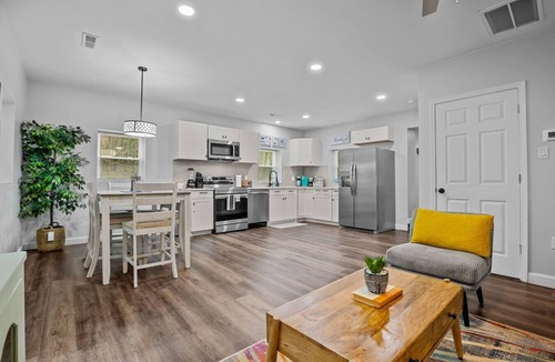 Winston - Salem House | Urban Escape 3 Bed 2.5 Bath Near Wake Forest