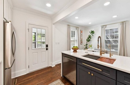 Dilworth House | Urban Oasis Near the Park (R)