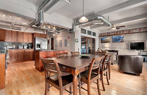 Downtown Asheville Apartment | 121 m² Apartment ∙ 2 bedrooms ∙ 4 guests