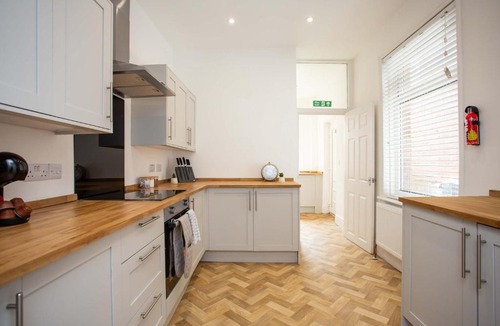Ashington House | Vacant Nests Spacious 4BR house Central WiFi