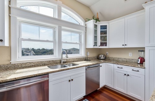Ocean Sands House | Vacation Paradise! Pool, Hot Tub, Volleyball & Short walk to the Beach!