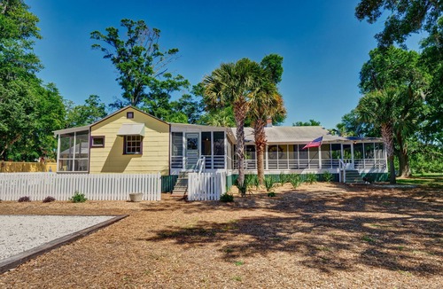 Wilmington House | Vacation time! Spacious newly remodeled retreat with all the comforts to unwind.