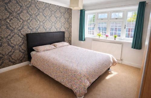 Windsor House | ValueStays Comfortable Rooms Windsor Legoland Heathrow
