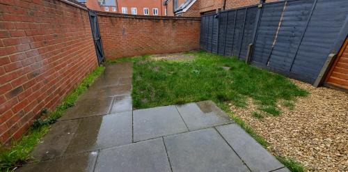 Gloucester Villa | Vantage Stays
