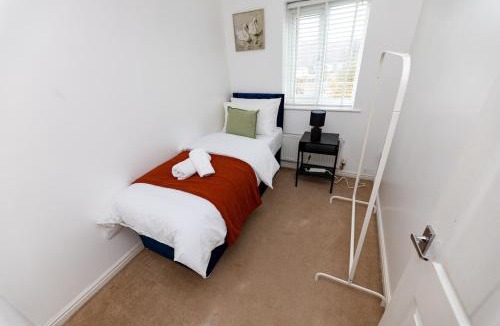 Gloucester Villa | Vantage Stays