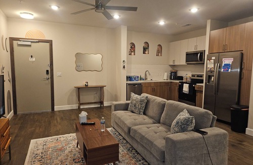 Eighth Avenue Apartment | Very Cozy 1-bedroom apartment with alll amenities in Amazing Downtown Nashville