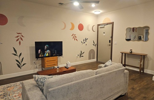 Eighth Avenue Apartment | Very Cozy 1-bedroom apartment with alll amenities in Amazing Downtown Nashville